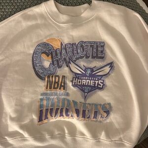 Abercrombie & Fitch Soft A&F Essentials Sweatshirt - Charlotte Hornets